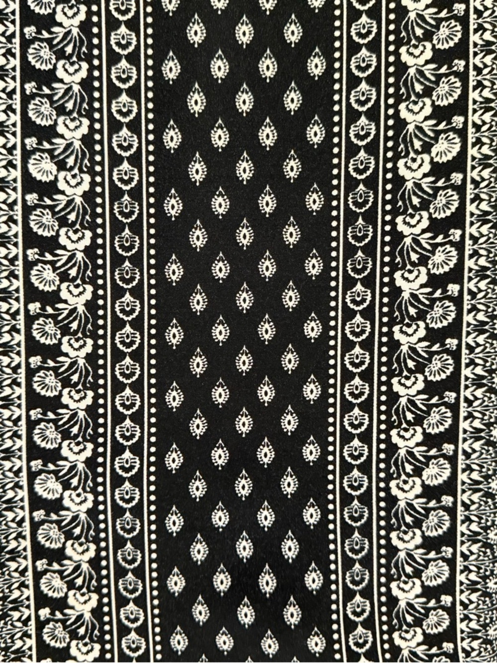 Old Navy Black and White Floral V-Neck Dress size Medium - Picture 4 of 7